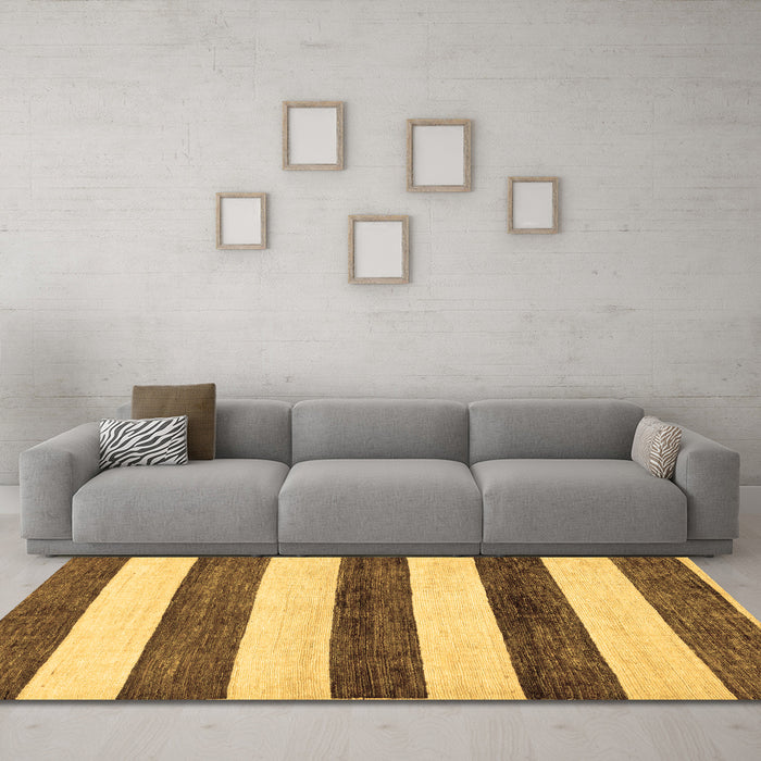 Machine Washable Abstract Brown Modern Rug in a Living Room,, wshabs61brn