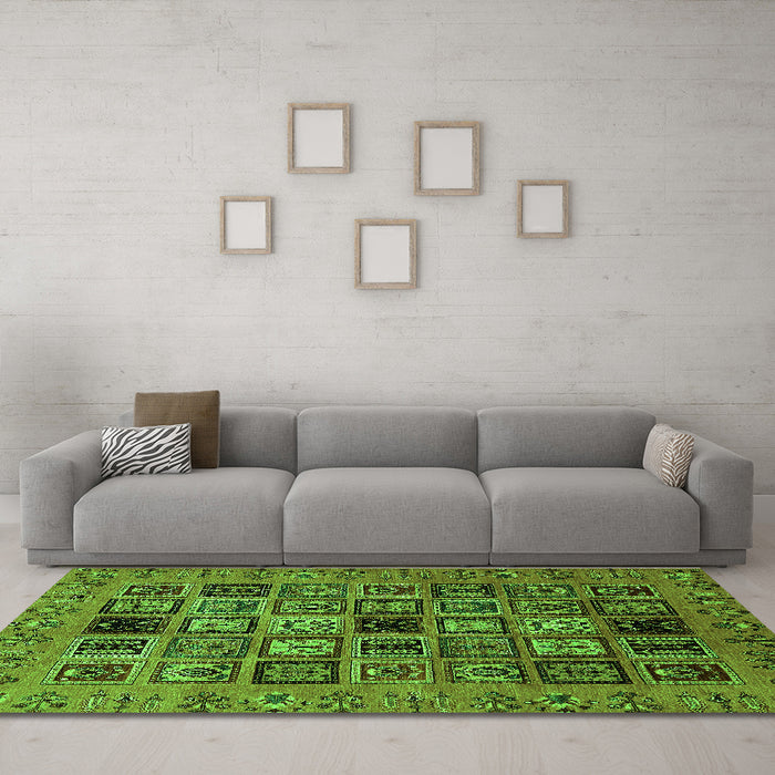 Machine Washable Abstract Green Modern Area Rugs in a Living Room,, wshabs621grn