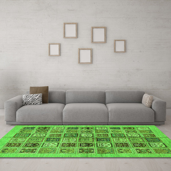 Machine Washable Abstract Green Modern Area Rugs in a Living Room,, wshabs625grn