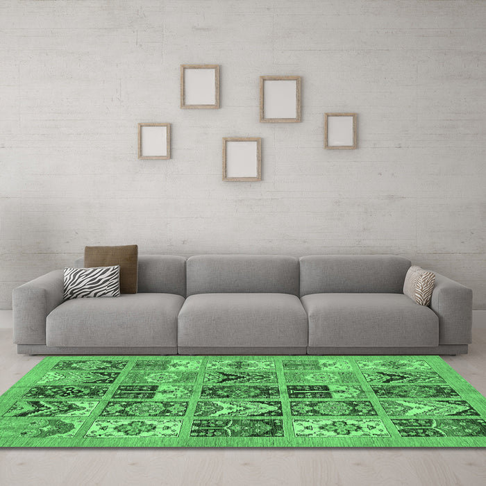 Machine Washable Abstract Emerald Green Modern Area Rugs in a Living Room,, wshabs628emgrn