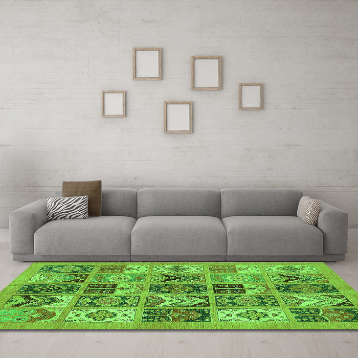 Machine Washable Abstract Green Modern Area Rugs in a Living Room,, wshabs628grn