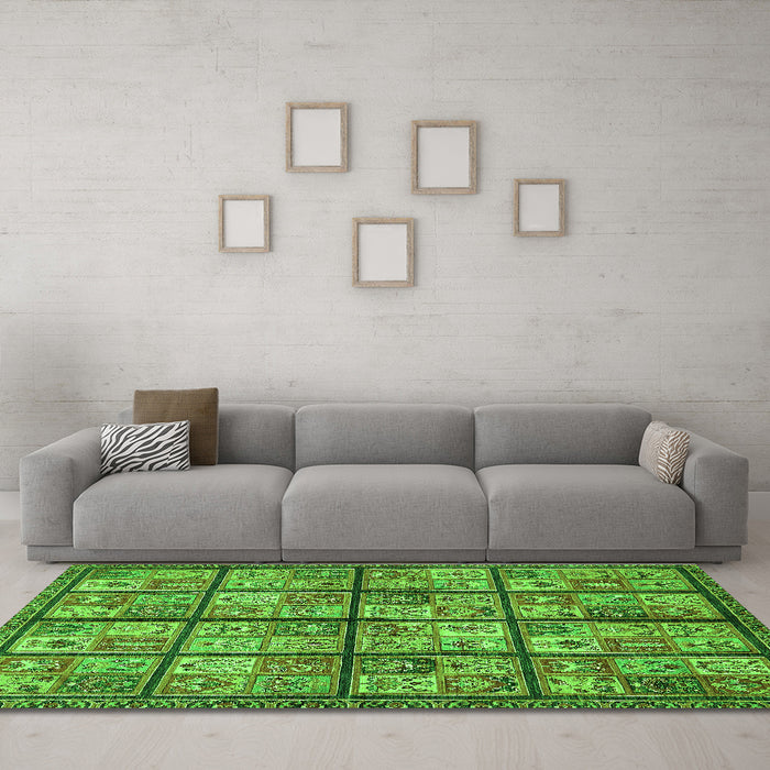 Machine Washable Abstract Green Modern Area Rugs in a Living Room,, wshabs631grn