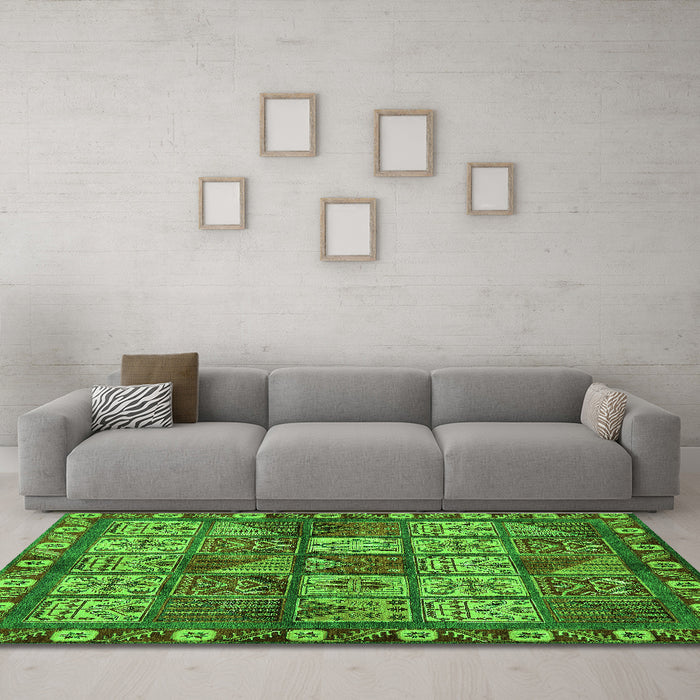 Machine Washable Abstract Green Modern Area Rugs in a Living Room,, wshabs635grn