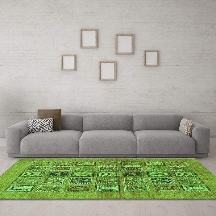 Machine Washable Abstract Green Modern Area Rugs in a Living Room,, wshabs638grn