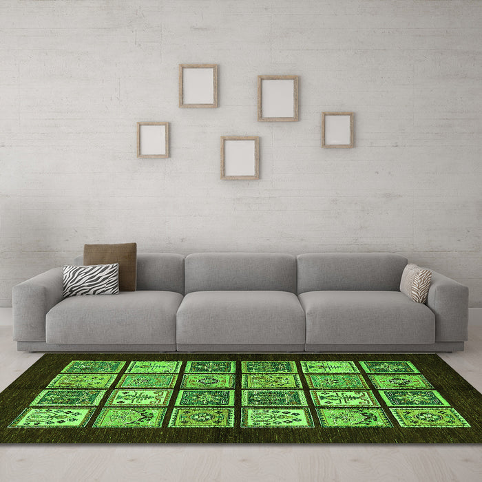 Machine Washable Oriental Green Modern Area Rugs in a Living Room,, wshabs645grn