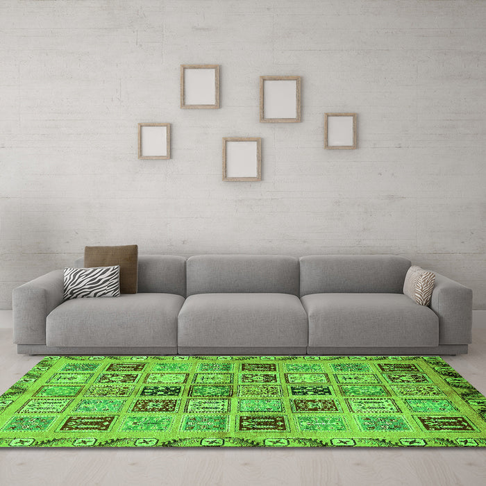 Machine Washable Oriental Green Modern Area Rugs in a Living Room,, wshabs646grn