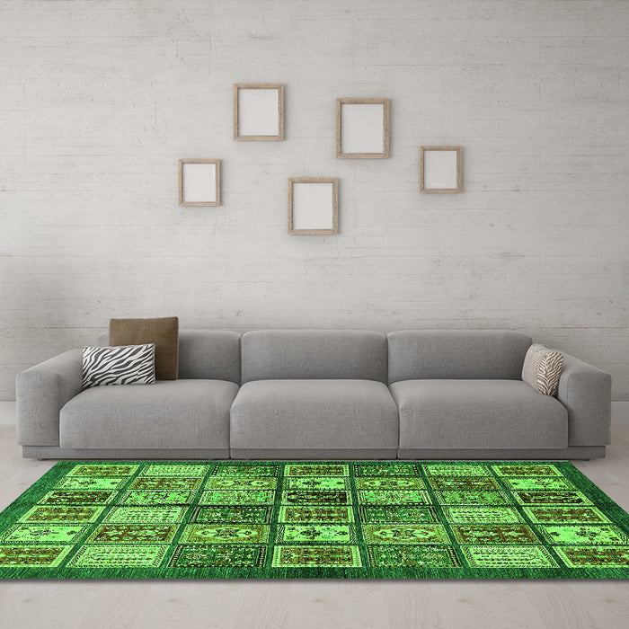Machine Washable Abstract Green Modern Area Rugs in a Living Room,, wshabs647grn