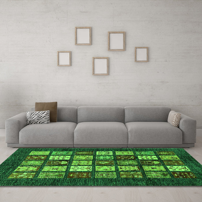 Machine Washable Abstract Green Modern Area Rugs in a Living Room,, wshabs648grn