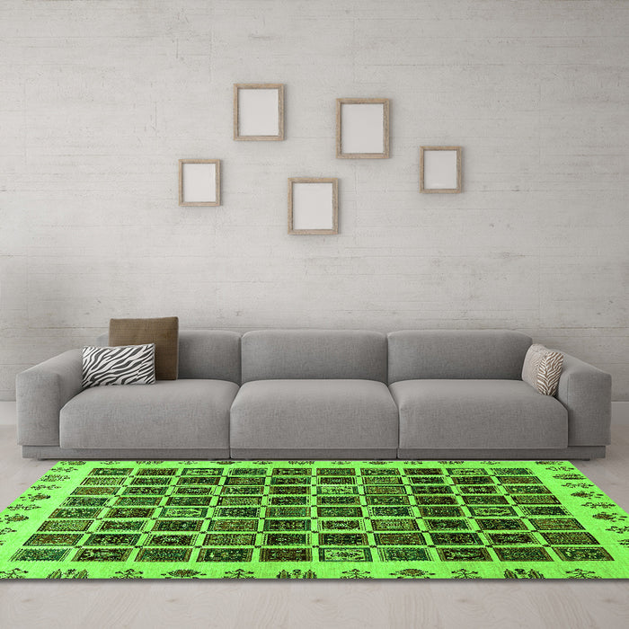 Machine Washable Abstract Green Modern Area Rugs in a Living Room,, wshabs657grn