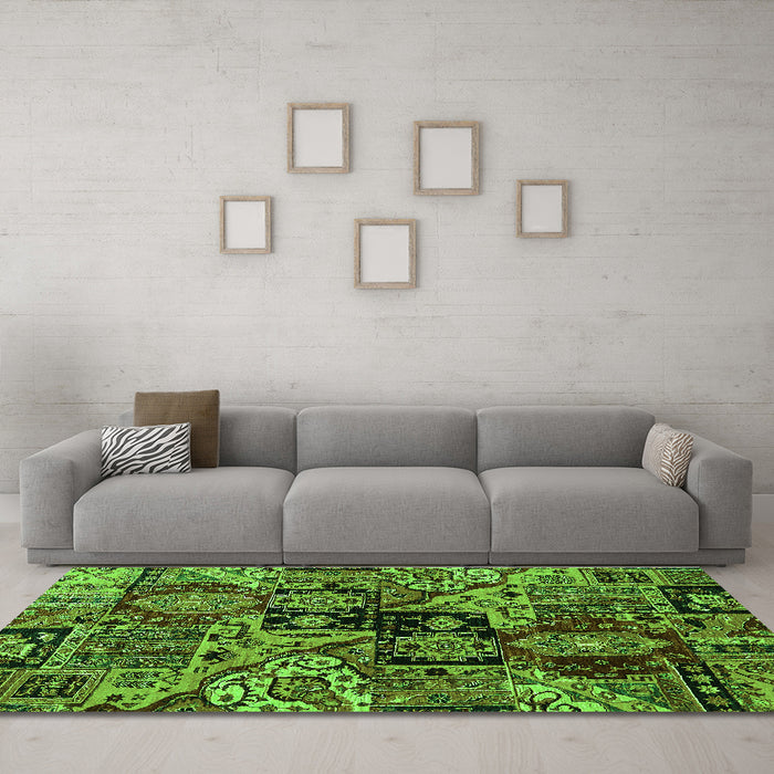 Machine Washable Abstract Green Modern Area Rugs in a Living Room,, wshabs660grn