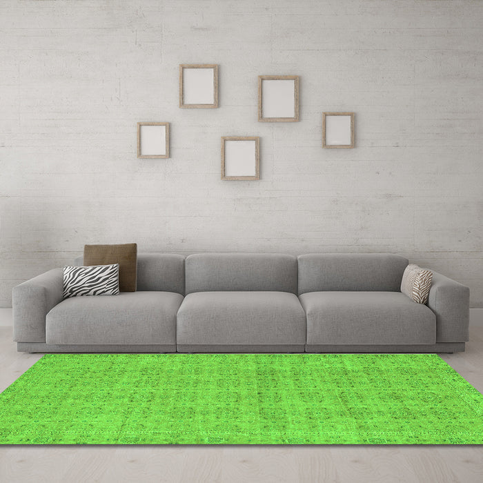 Machine Washable Abstract Green Modern Area Rugs in a Living Room,, wshabs668grn