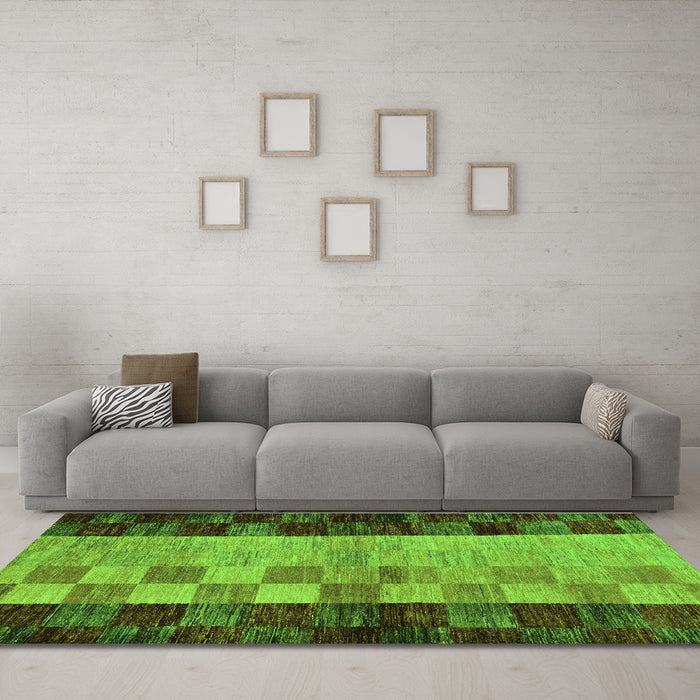 Machine Washable Abstract Green Modern Area Rugs in a Living Room,, wshabs66grn