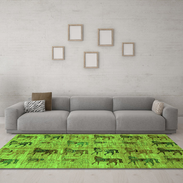 Machine Washable Animal Green Traditional Area Rugs in a Living Room,, wshabs673grn
