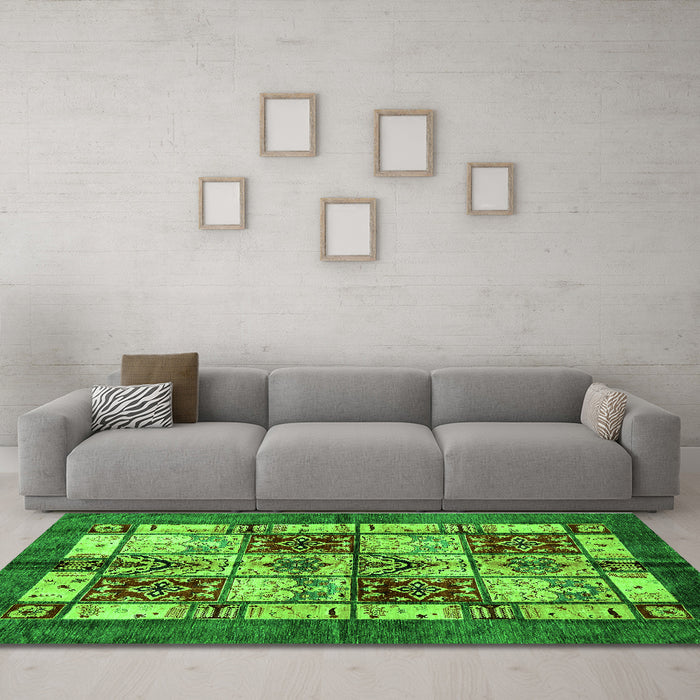 Machine Washable Abstract Green Modern Area Rugs in a Living Room,, wshabs675grn