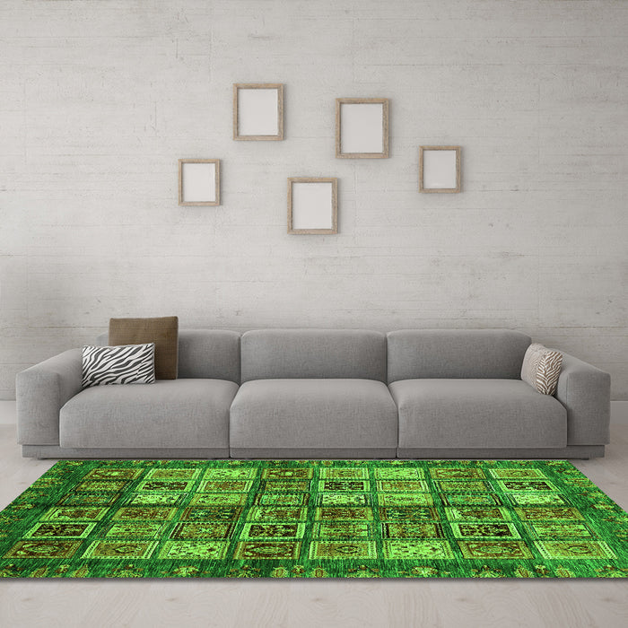 Machine Washable Abstract Green Modern Area Rugs in a Living Room,, wshabs676grn