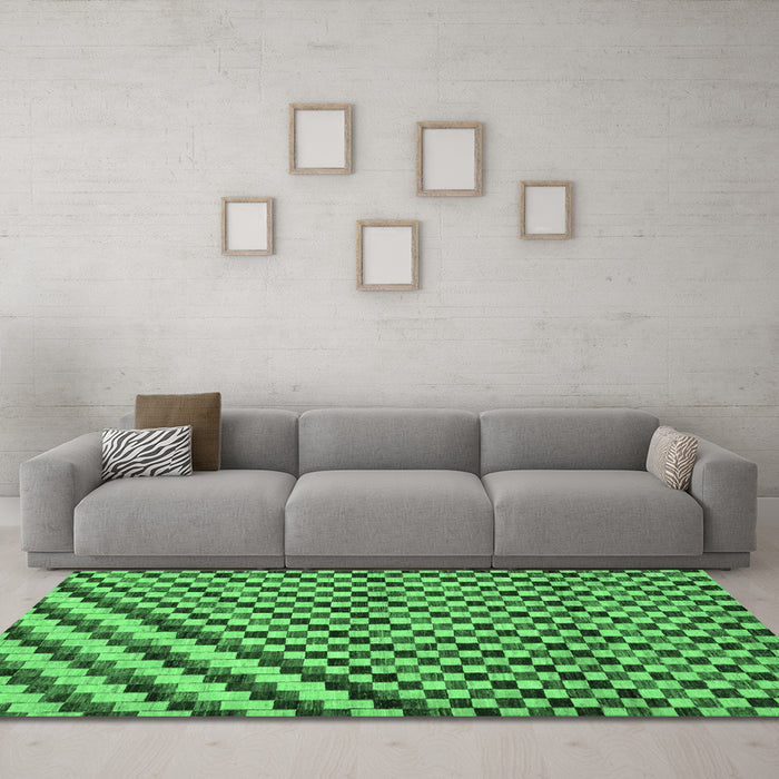 Machine Washable Checkered Emerald Green Modern Area Rugs in a Living Room,, wshabs67emgrn