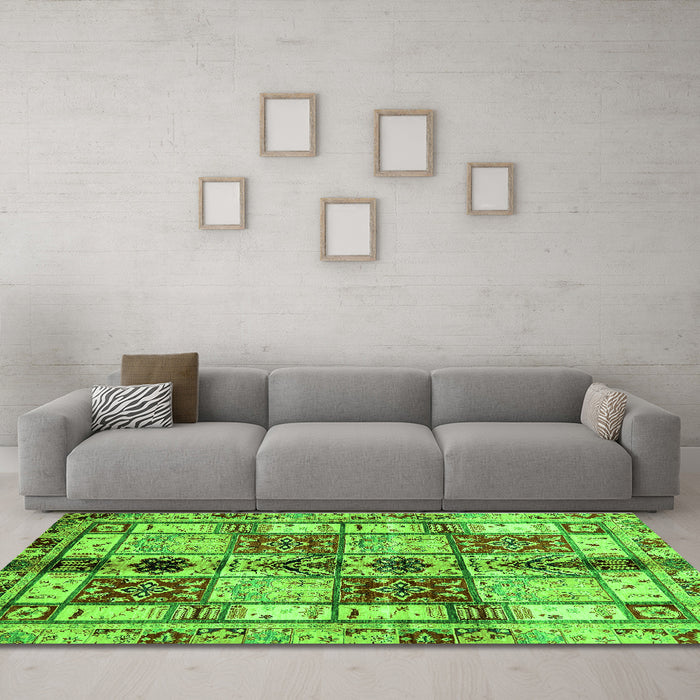 Machine Washable Abstract Green Modern Area Rugs in a Living Room,, wshabs680grn