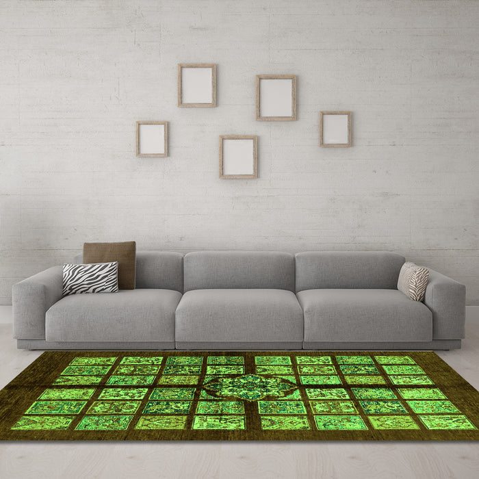 Machine Washable Abstract Green Modern Area Rugs in a Living Room,, wshabs683grn