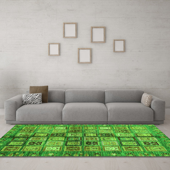 Machine Washable Abstract Green Modern Area Rugs in a Living Room,, wshabs688grn