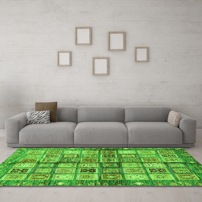 Machine Washable Abstract Green Modern Area Rugs in a Living Room,, wshabs689grn