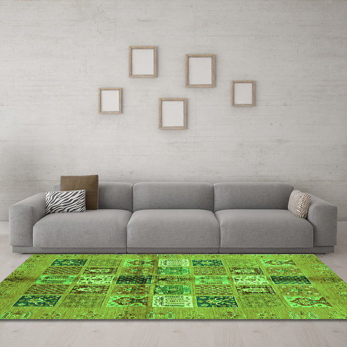 Machine Washable Abstract Green Modern Area Rugs in a Living Room,, wshabs690grn