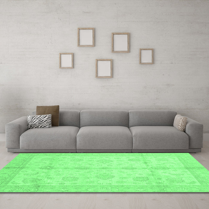 Machine Washable Abstract Emerald Green Modern Area Rugs in a Living Room,, wshabs691emgrn