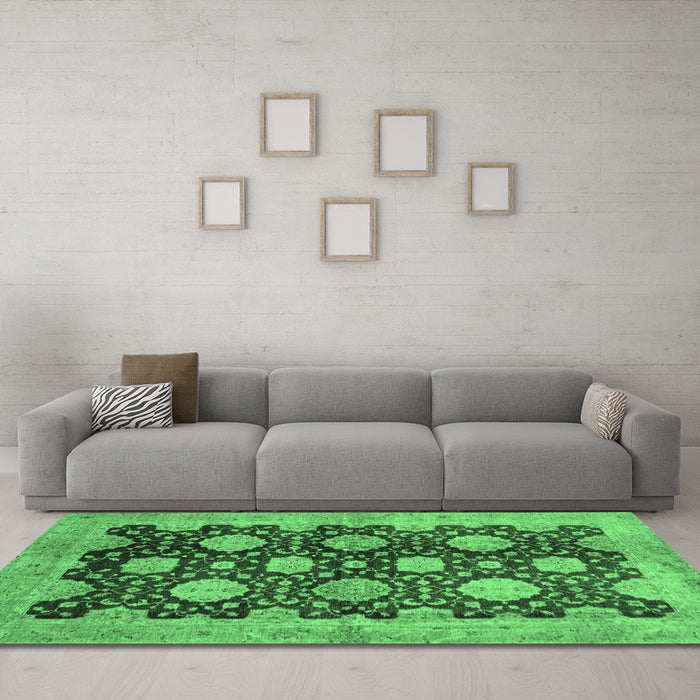 Machine Washable Oriental Emerald Green Traditional Area Rugs in a Living Room,, wshabs695emgrn