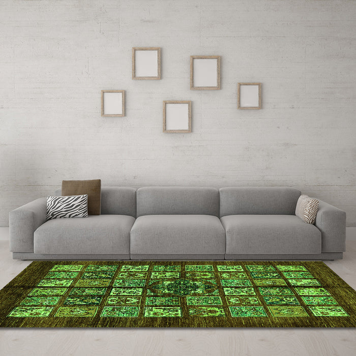Machine Washable Abstract Green Modern Area Rugs in a Living Room,, wshabs698grn