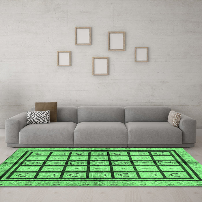 Machine Washable Abstract Emerald Green Modern Area Rugs in a Living Room,, wshabs699emgrn