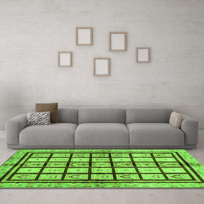 Machine Washable Abstract Green Modern Area Rugs in a Living Room,, wshabs699grn