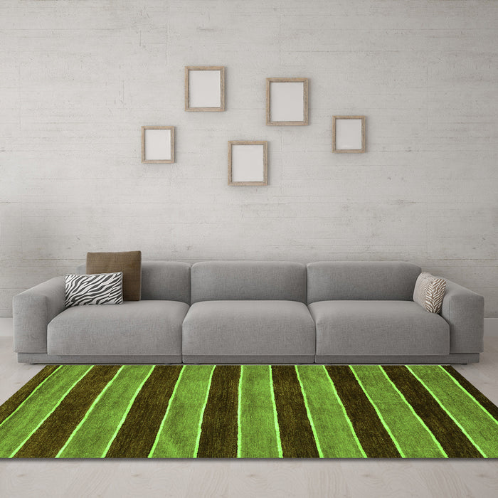 Machine Washable Abstract Green Modern Area Rugs in a Living Room,, wshabs6grn