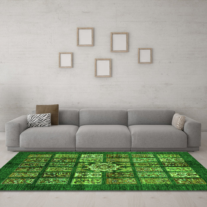 Machine Washable Abstract Green Modern Area Rugs in a Living Room,, wshabs701grn