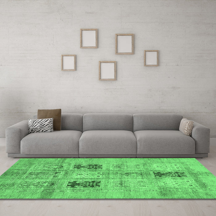 Machine Washable Abstract Emerald Green Modern Area Rugs in a Living Room,, wshabs702emgrn