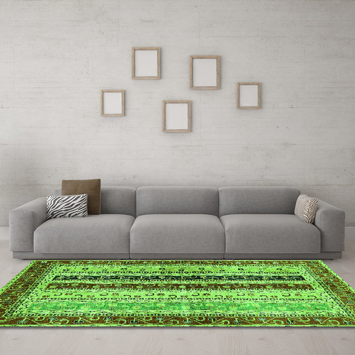 Machine Washable Abstract Green Modern Area Rugs in a Living Room,, wshabs704grn