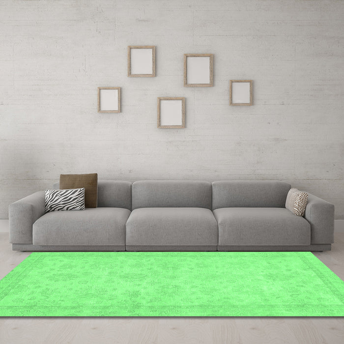 Machine Washable Abstract Emerald Green Modern Area Rugs in a Living Room,, wshabs707emgrn