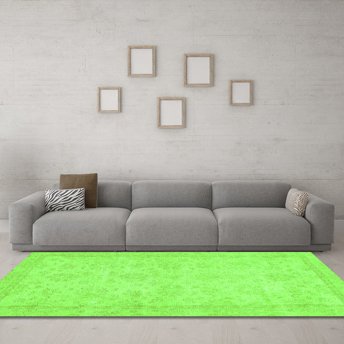 Machine Washable Abstract Green Modern Area Rugs in a Living Room,, wshabs707grn