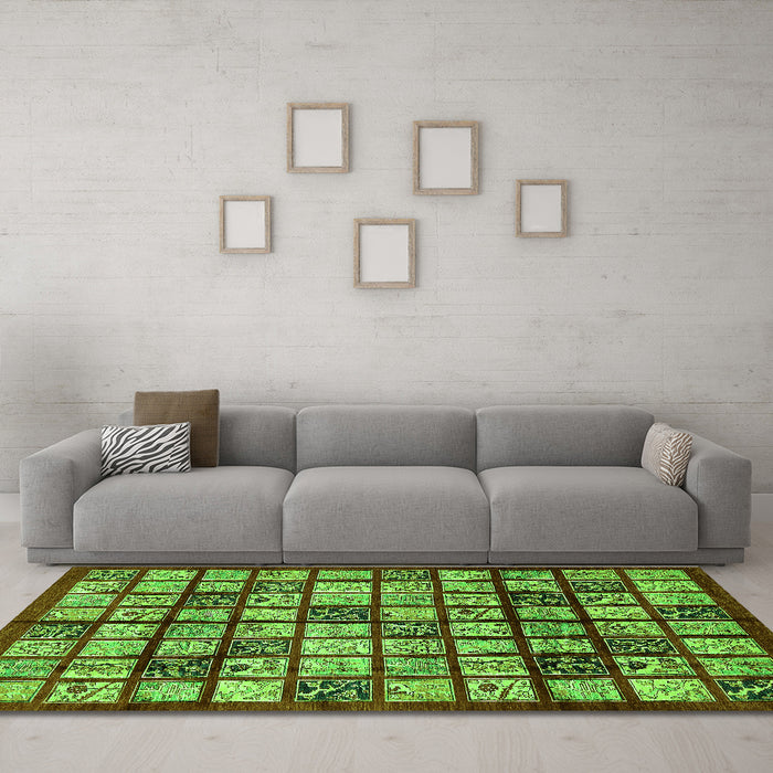 Machine Washable Abstract Green Modern Area Rugs in a Living Room,, wshabs708grn