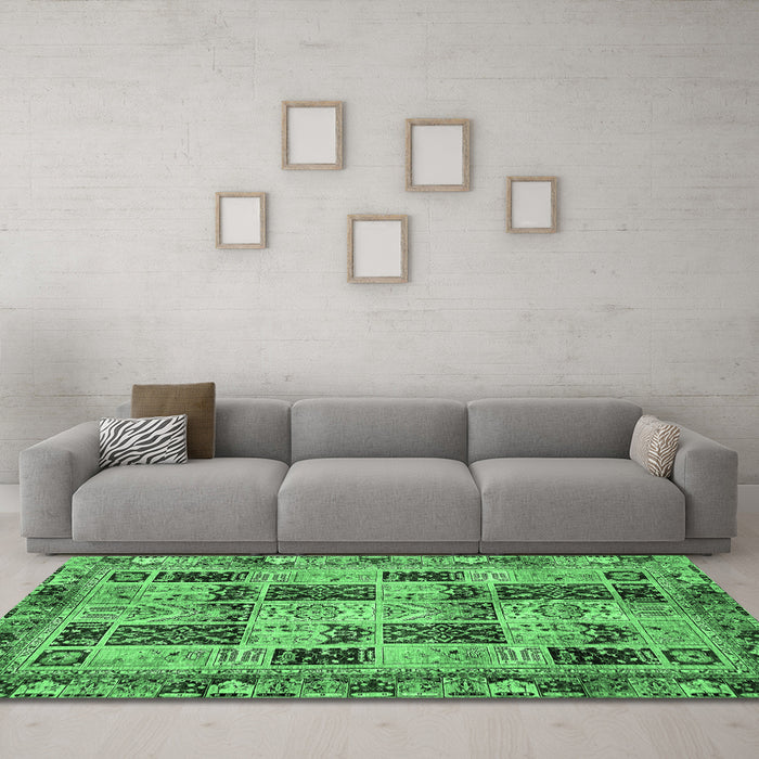Machine Washable Abstract Emerald Green Modern Area Rugs in a Living Room,, wshabs709emgrn