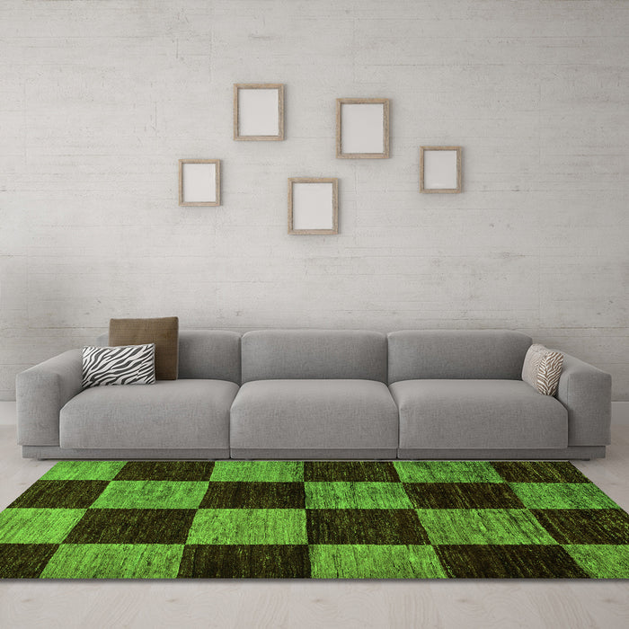 Machine Washable Checkered Green Modern Area Rugs in a Living Room,, wshabs70grn