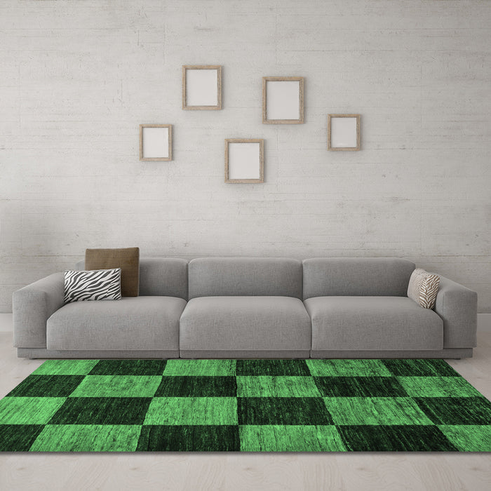 Machine Washable Checkered Emerald Green Modern Area Rugs in a Living Room,, wshabs70emgrn