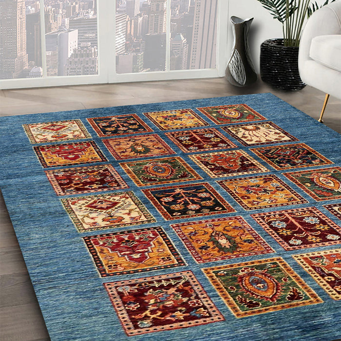 Abstract Gunmetal Gray Modern Rug in Family Room, abs711