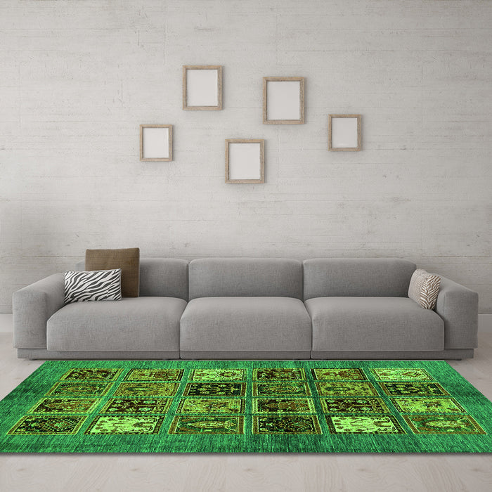 Machine Washable Abstract Green Modern Area Rugs in a Living Room,, wshabs711grn