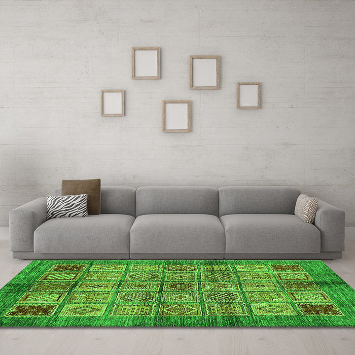 Machine Washable Abstract Green Modern Area Rugs in a Living Room,, wshabs712grn