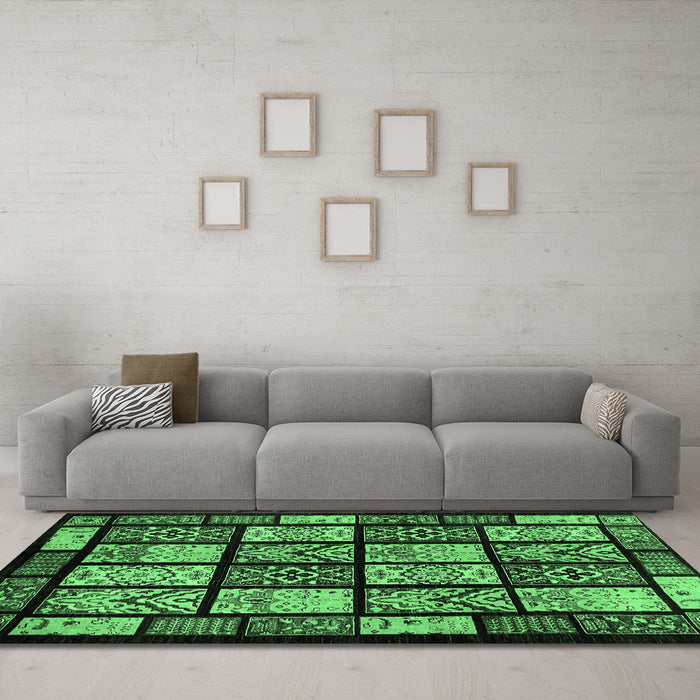 Machine Washable Abstract Emerald Green Modern Area Rugs in a Living Room,, wshabs713emgrn