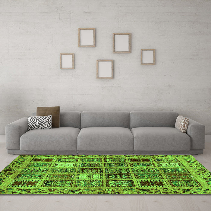 Machine Washable Abstract Green Modern Area Rugs in a Living Room,, wshabs715grn