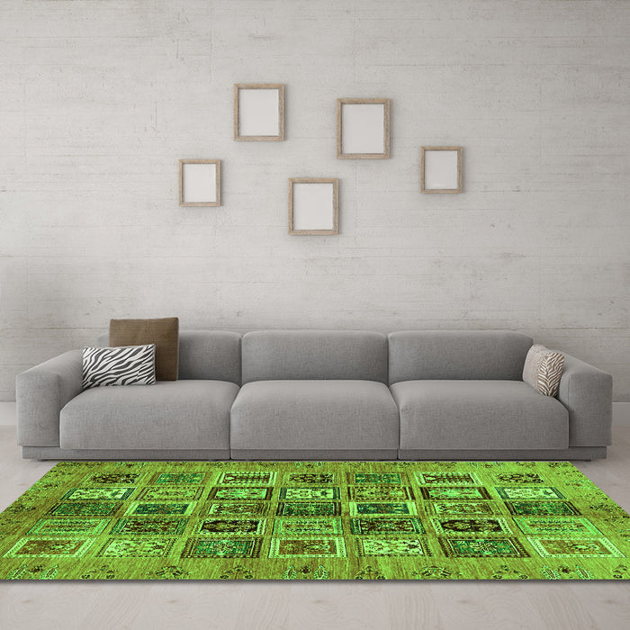 Machine Washable Abstract Green Modern Area Rugs in a Living Room,, wshabs717grn