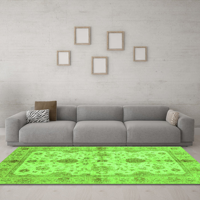 Machine Washable Oriental Green Traditional Area Rugs in a Living Room,, wshabs720grn