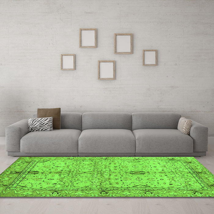 Machine Washable Oriental Green Traditional Area Rugs in a Living Room,, wshabs722grn