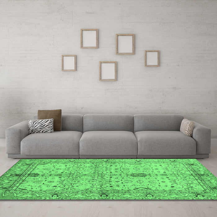 Machine Washable Oriental Emerald Green Traditional Area Rugs in a Living Room,, wshabs722emgrn
