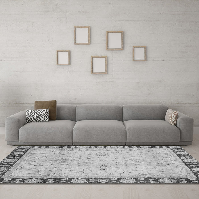 Machine Washable Oriental Gray Traditional Rug in a Living Room,, wshabs724gry